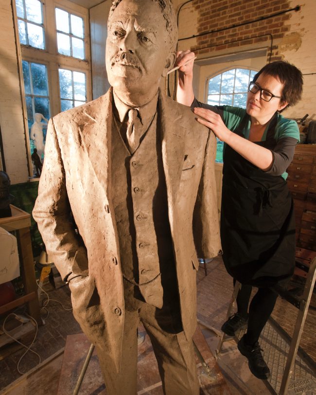 Hazel Reeves and Gresley Statue 3 - photo by Roger Bamber